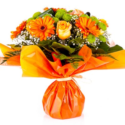 Pomarańczowa mieszanka w opakowaniu z wodą